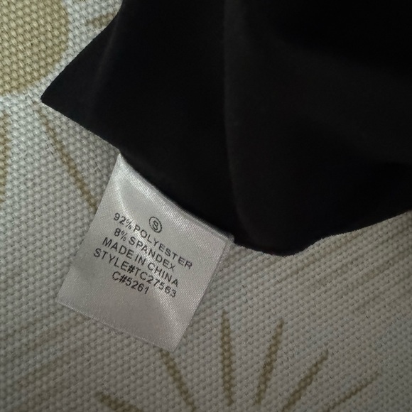 Black Cut-Out Sleeve Crop Top - Picture 8 of 8